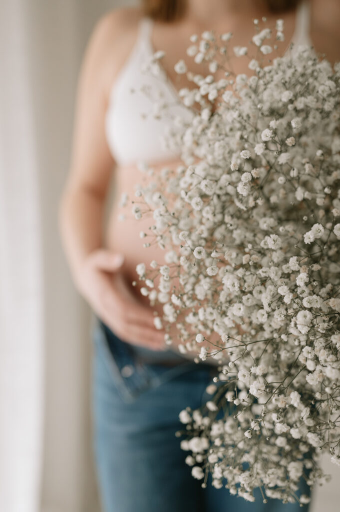 Maternity photoshoot using flowers
