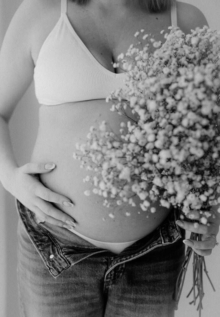 flowers and pregnancy shoot
