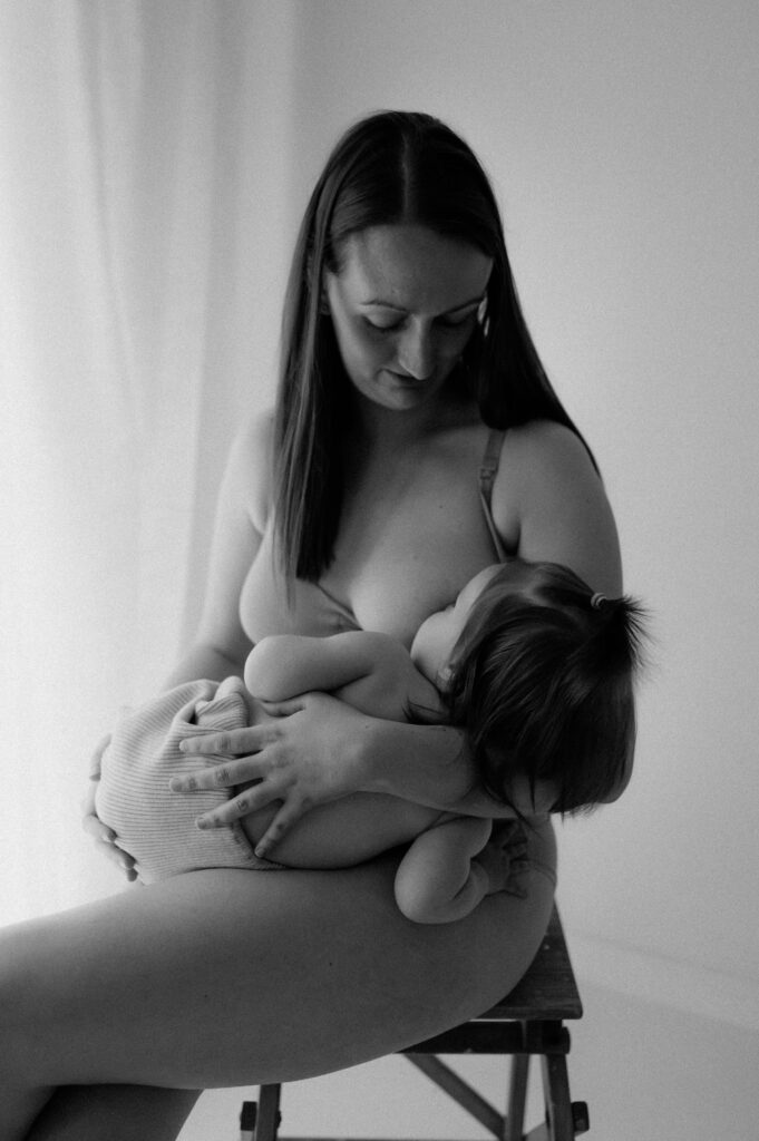 breastfeeding mum and her baby girl